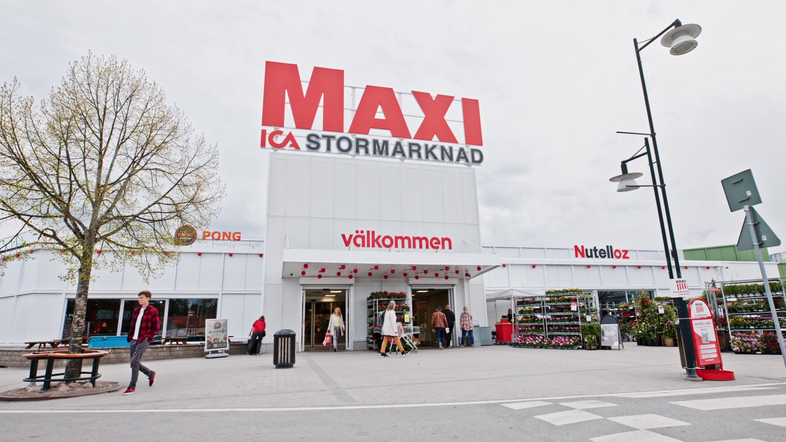 Entrén till Maxi ICA Stormarknad Stenhagen i Uppsala